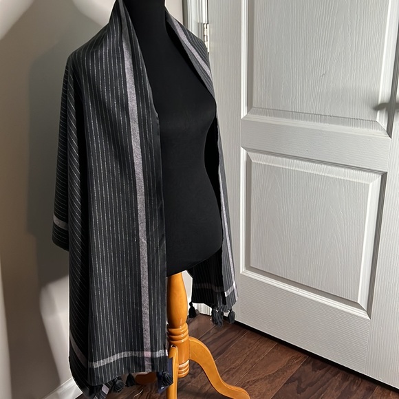 GAP Oversized Scarf/Shawl Charcoal Gray NWT - Picture 3 of 10